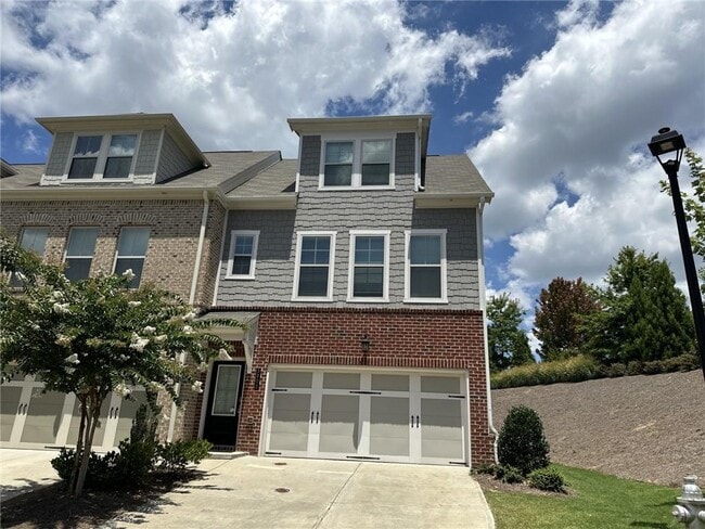 Building Photo - 3000 Regal Crown Dr