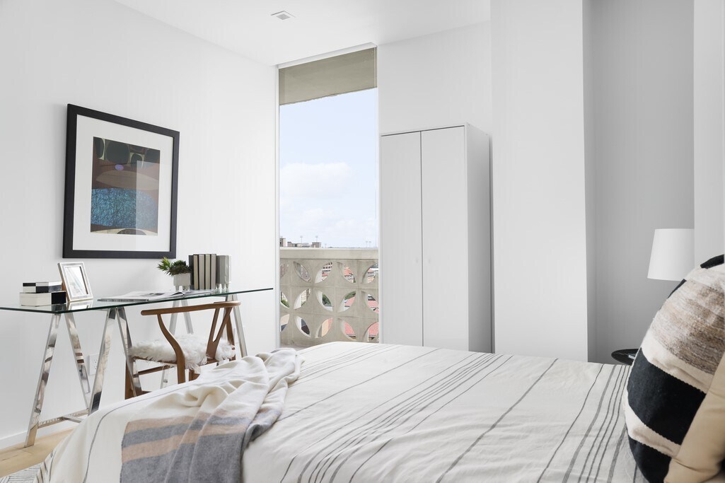Guest bedroom or office (queen Murphy bed included) - 1801 Lavaca St