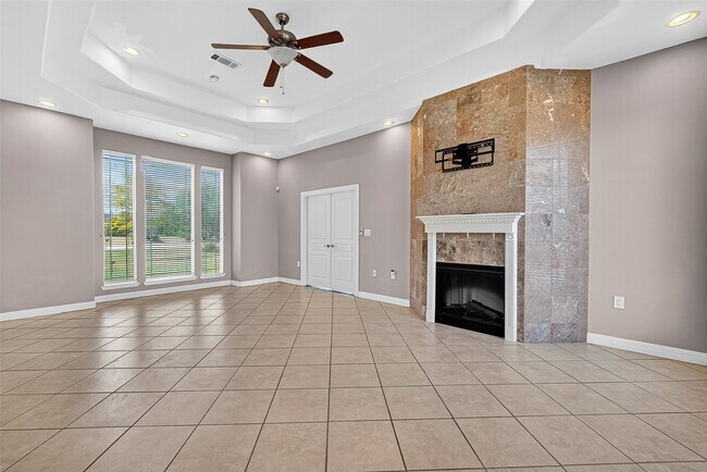 Building Photo - 13819 Lakeview Meadow Dr