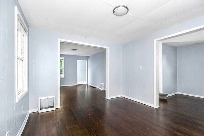 Building Photo - Charming 3-Bedroom 1-Bath Home with Modern...