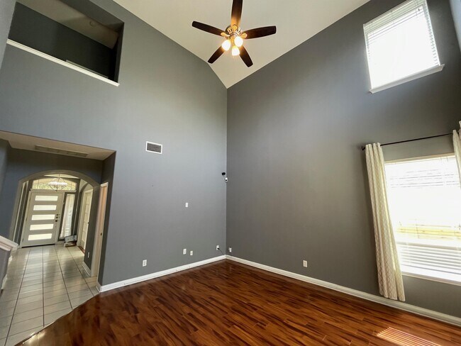 Building Photo - 10312 Yellowstone Dr