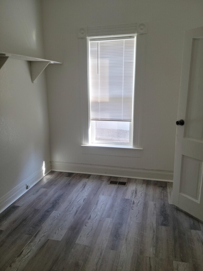 Building Photo - 712 Harrison Ave