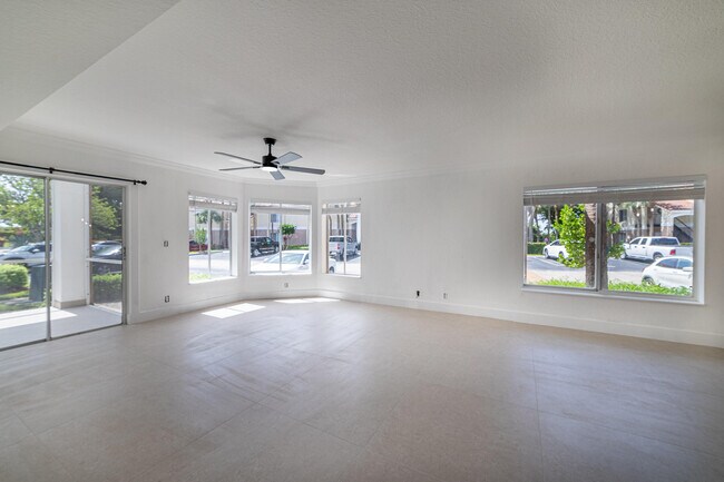Building Photo - 815 Boynton Beach Blvd