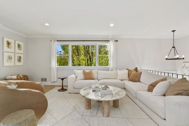 Building Photo - 6 Meadowbank Rd