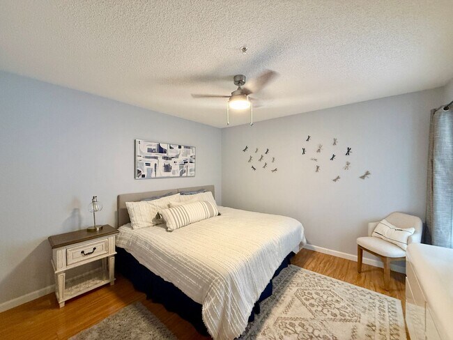 Building Photo - Annual Furnished 2 Bedroom Condo - Tara Go...