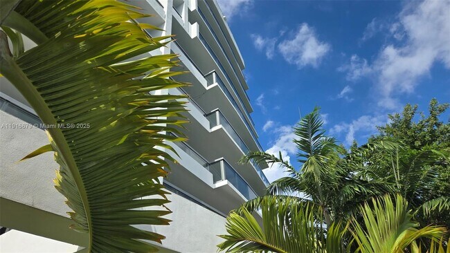 Building Photo - 9261 E Bay Harbor Dr