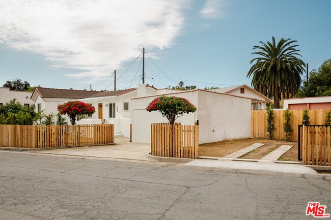 Building Photo - 784 Elmira St