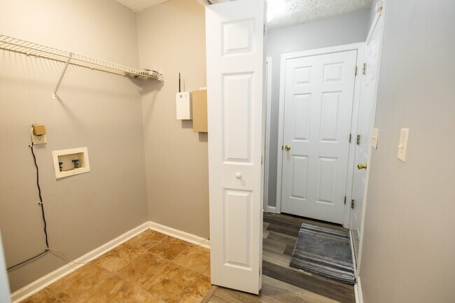 Building Photo - 599 Rivulett Ct