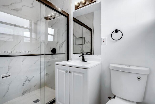 Building Photo - 517 S 19th Ave