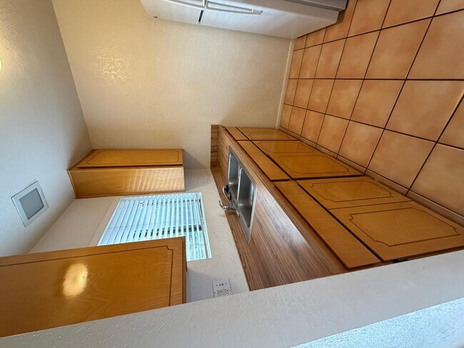 Building Photo - 840 S Main St