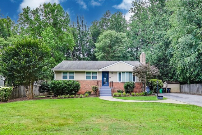 Building Photo - Perfect on Parkway --- Gorgeous, Fully Upd...