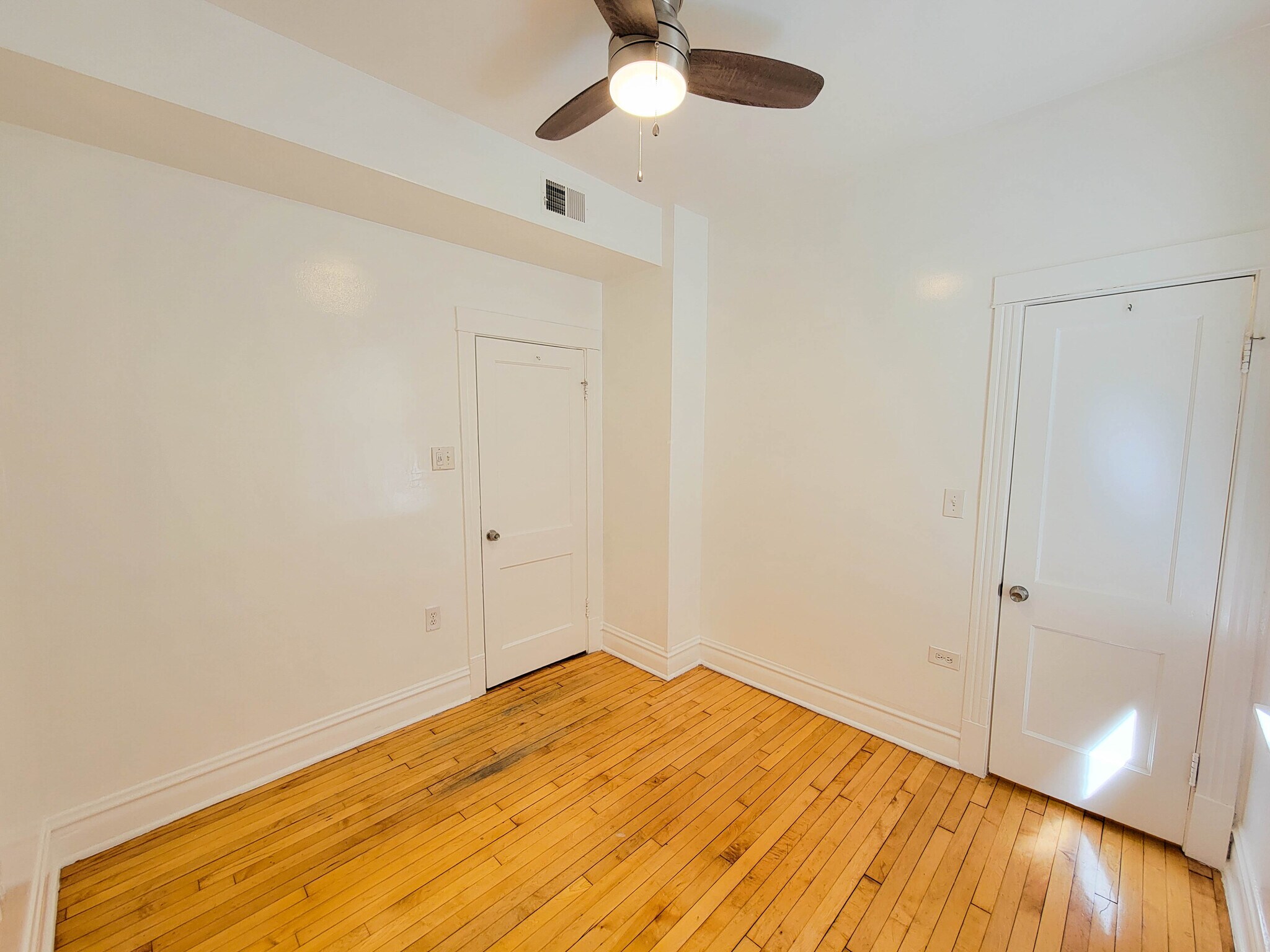 Building Photo - 4226 W Kamerling Ave