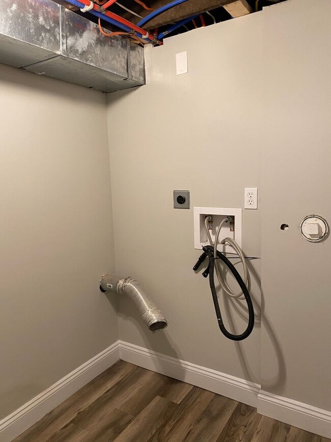 Building Photo - Renovated Hill Home for Rent!