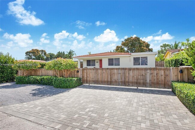 Building Photo - 6560 SW 26th St