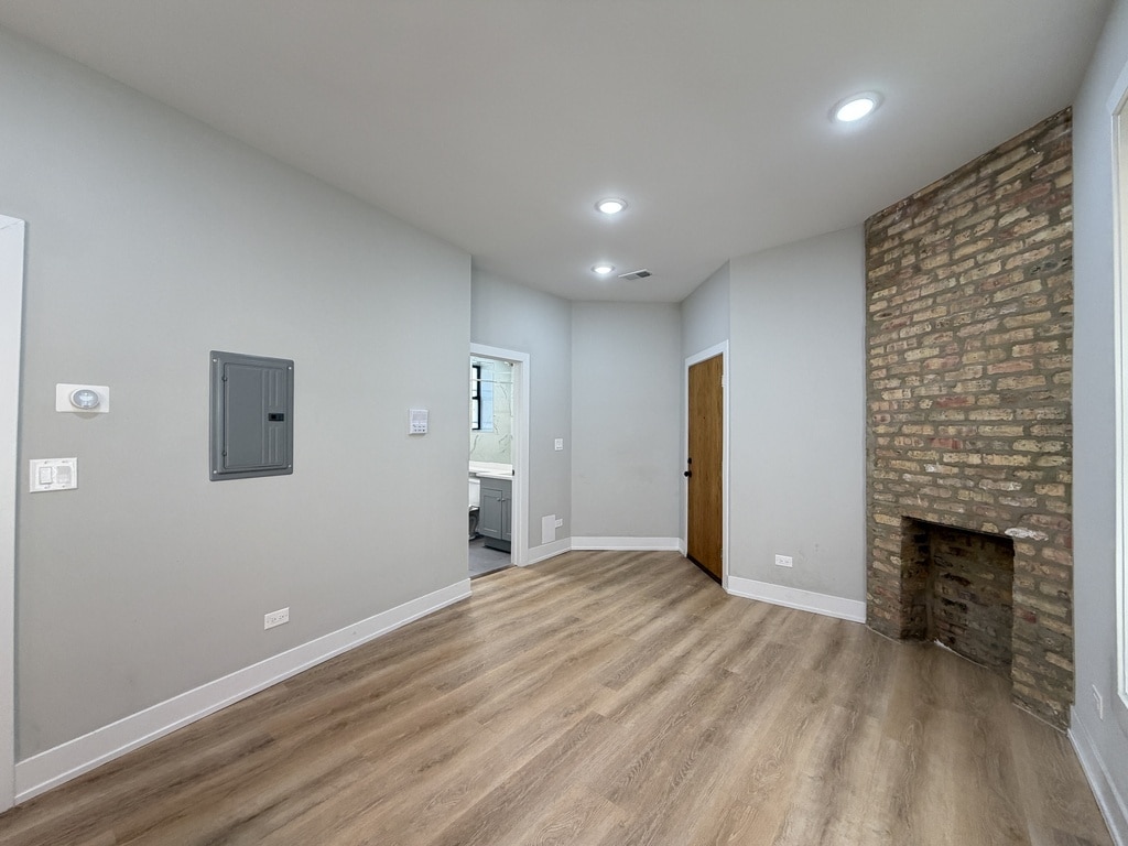 Building Photo - 452 W Belden Ave