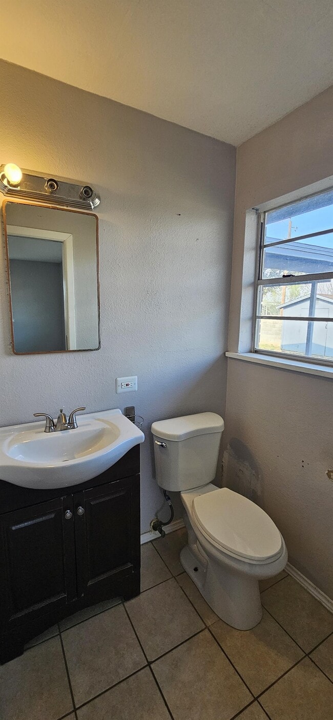 Building Photo - 304 Kessler Ave