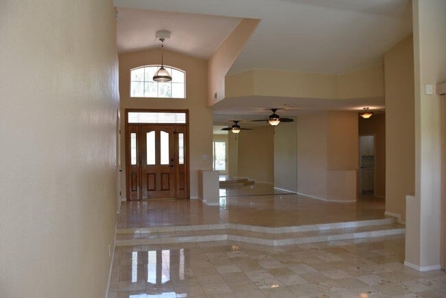 Building Photo - Gorgeous 4 bedroom single story home with ...