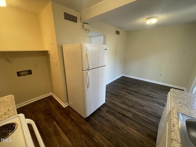 Building Photo - 120 Byrum St