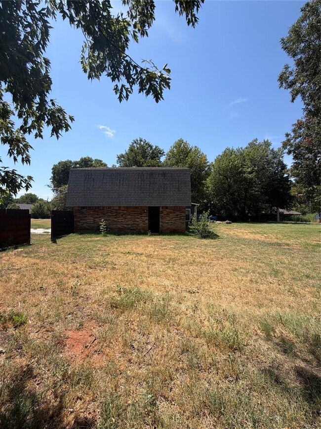 Building Photo - 237 E Mohr Ln