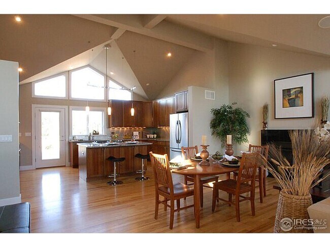 Building Photo - 5 Bed 4 Bath South Boulder Home Backs to Open Space W/Mountain Views!