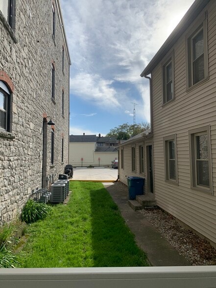 Building Photo - 1031 Hancock St