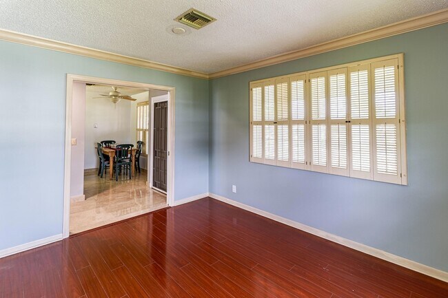 Building Photo - 2460 Juniper Dr
