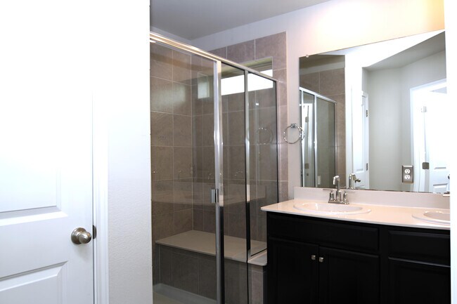 Building Photo - 6032 Genova Pl