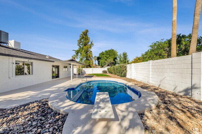 Building Photo - 14421 N 45th St