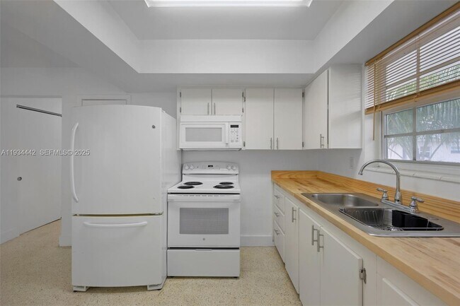 Building Photo - 501 NE 82nd Terrace