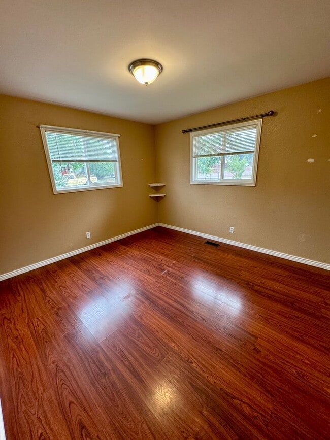 Building Photo - Adorable Rancher in Security-Widefield