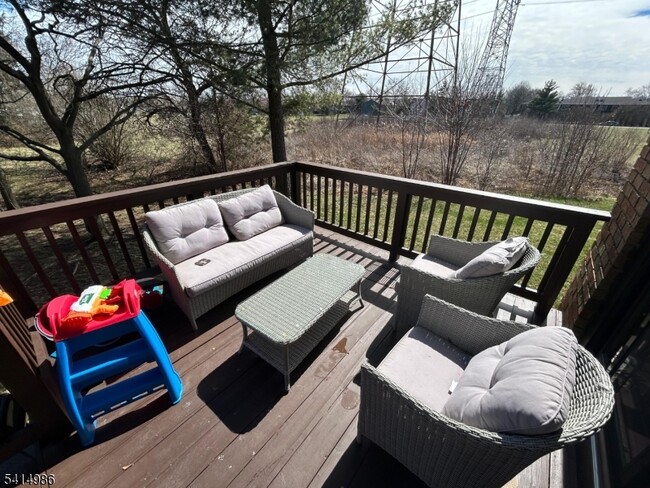 Building Photo - 606 Robin Rd