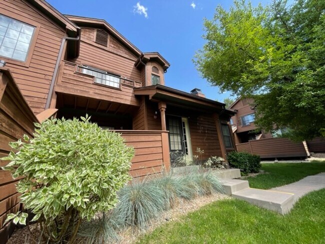 Building Photo - 8020 Holland Ct