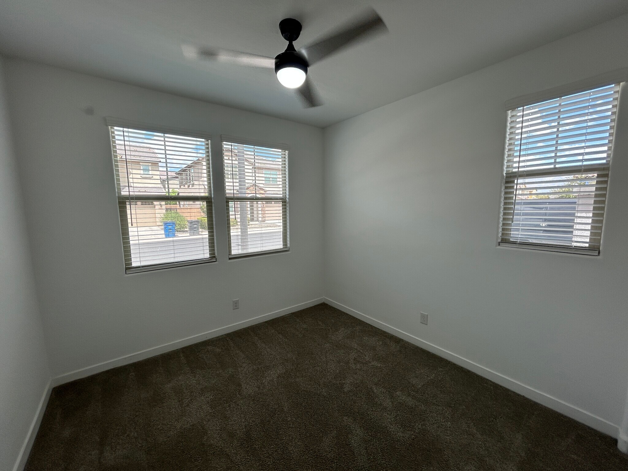 Building Photo - 2521 E Athena Ave