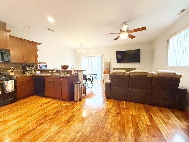 Building Photo - 275 NE Miramar Cir