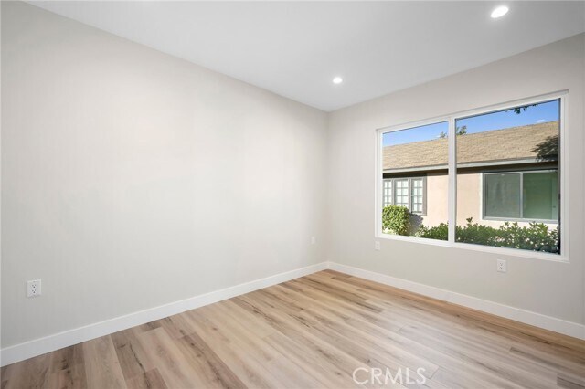 Building Photo - 417 Riverdale Dr