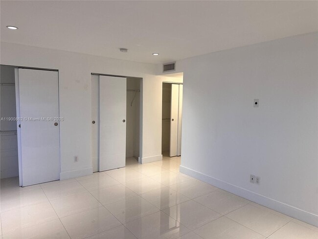 Building Photo - 1790 S Treasure Dr