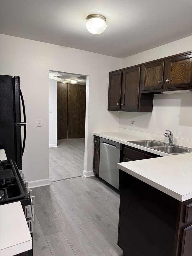 Building Photo - 7040 Remington Ct