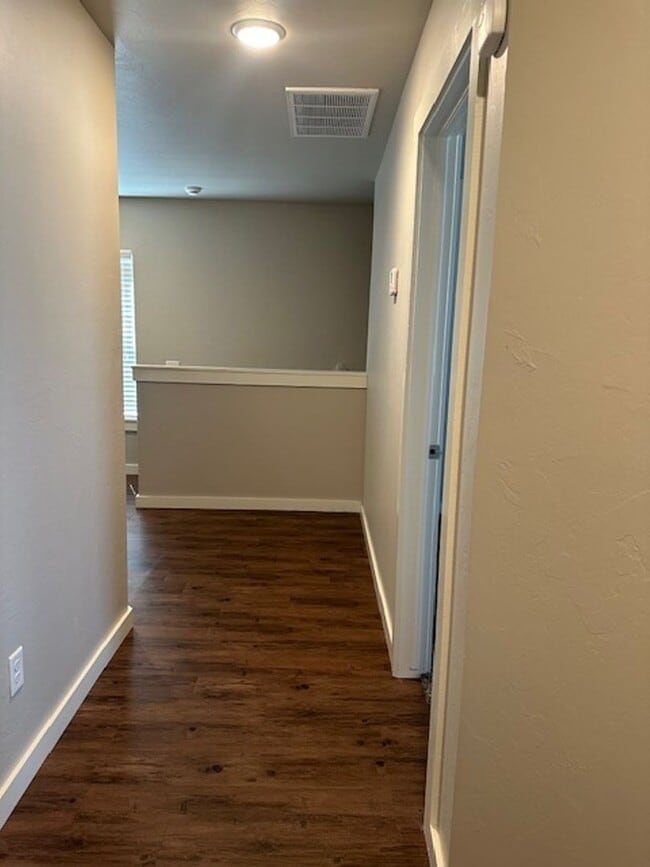 Building Photo - Beautiful 2 Story Duplex - Edmond Schools - Open Concept