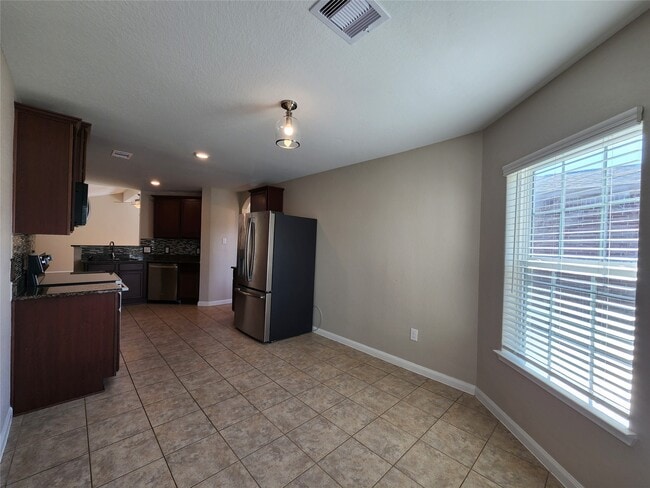 Building Photo - 22527 Cloverland Field Dr