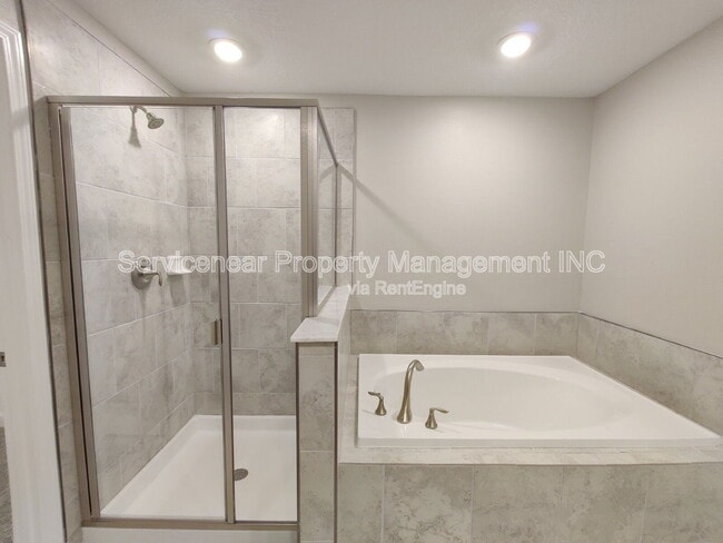 Building Photo - 23240 Willow Glen Way