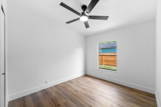 Building Photo - 6402 N Highland Ave