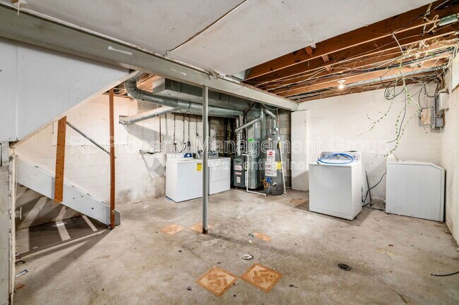 Building Photo - 7179 Feather Ct