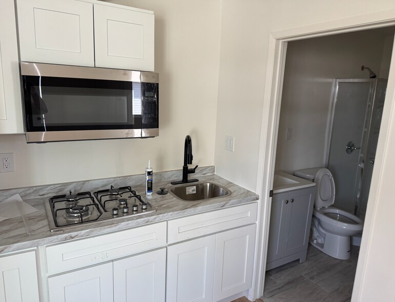 Building Photo - 19339 Vanowen St