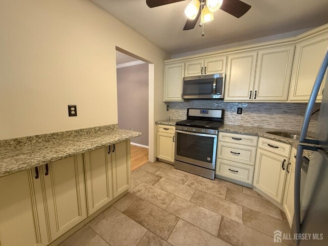 Building Photo - 38 Cheverny Ct