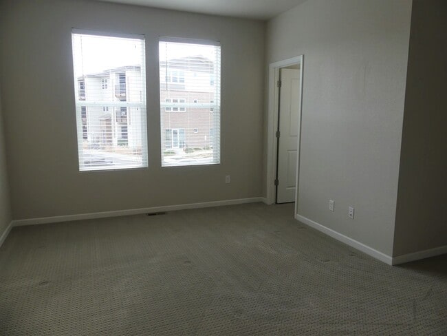 Building Photo - 3 Bedrooms! Close to the Mountains! 2 Car ...