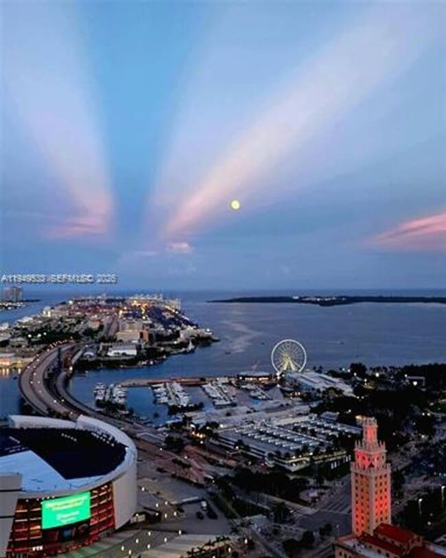 Building Photo - 851 NE 1st Ave