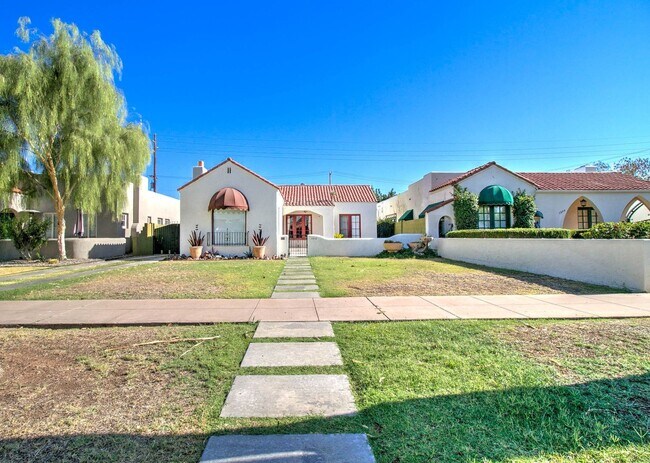 Building Photo - 1310 W Lynwood St