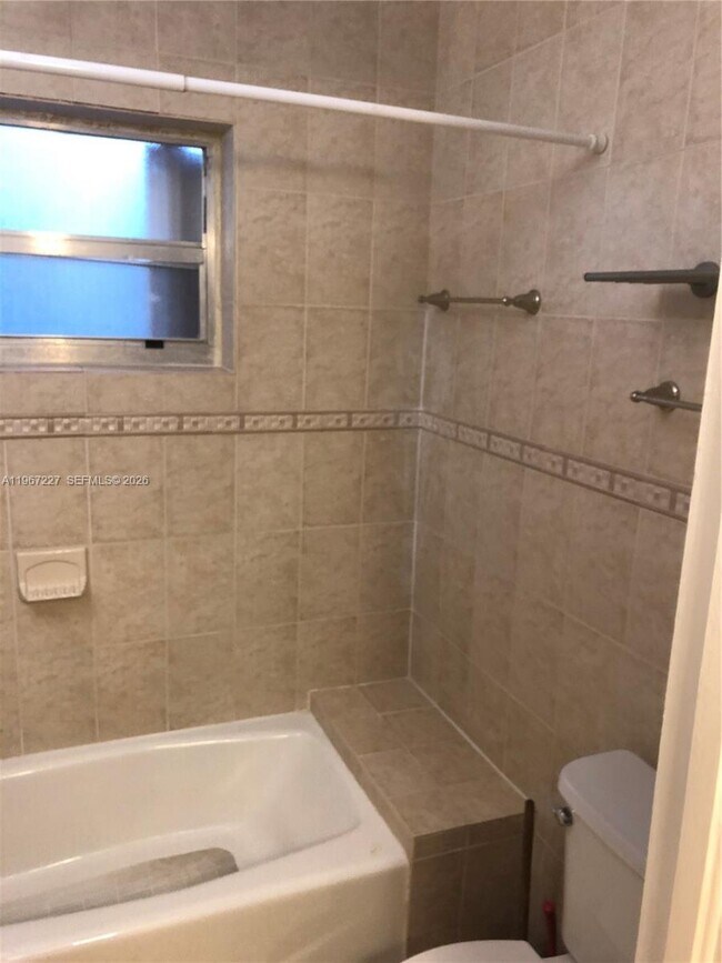 Building Photo - 1020 SW 5th St