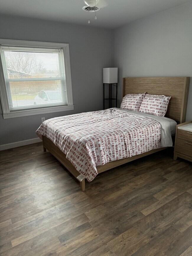 Building Photo - 606 E Main Street Ext