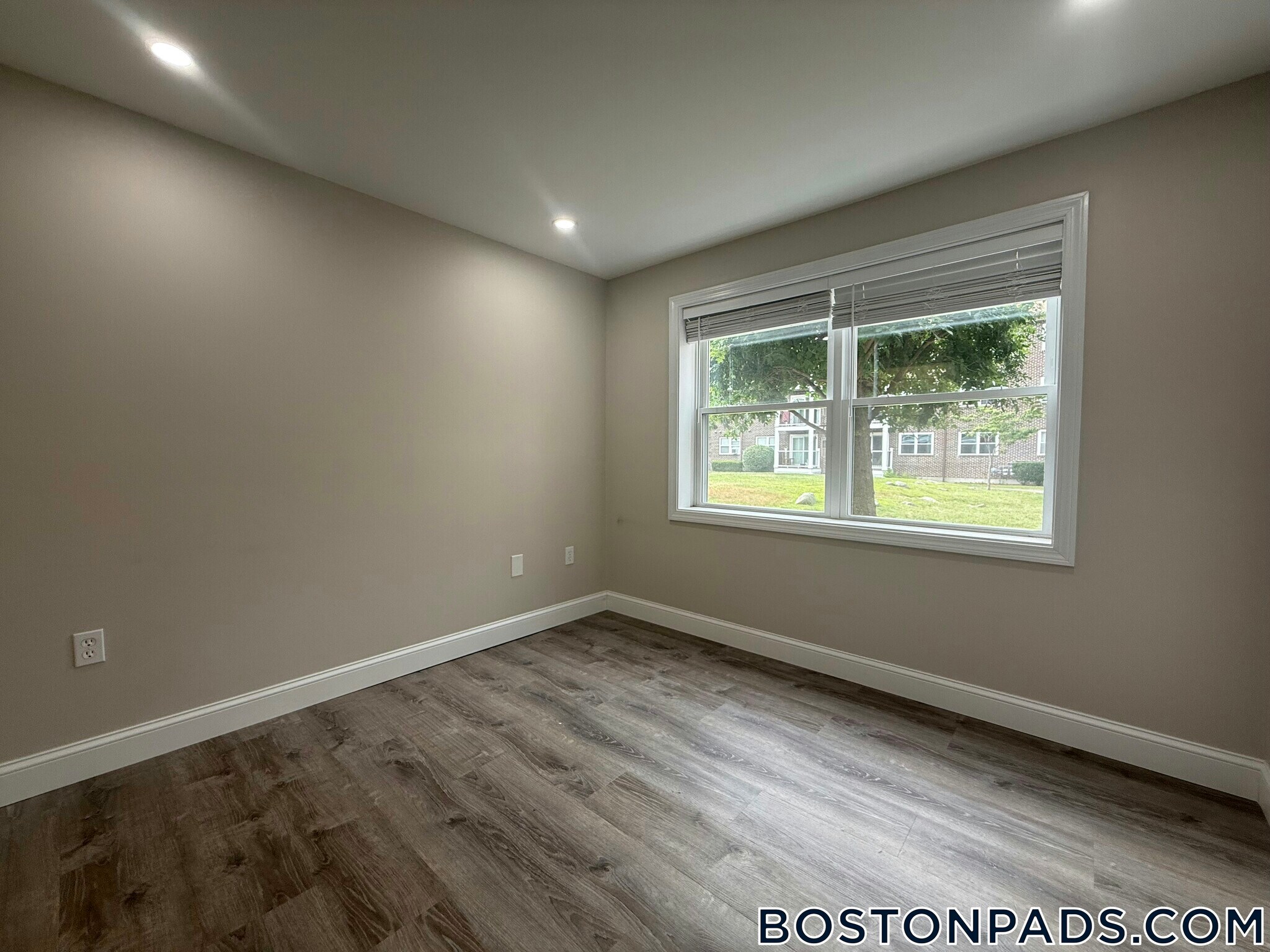 Building Photo - 21 Kenmar Dr